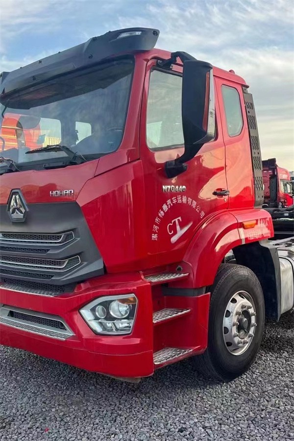 二手重汽浩瀚牵引车