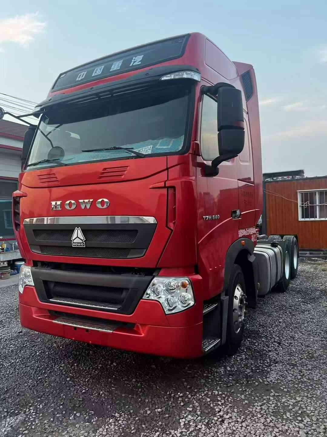 二手重汽豪沃540马力牵引车