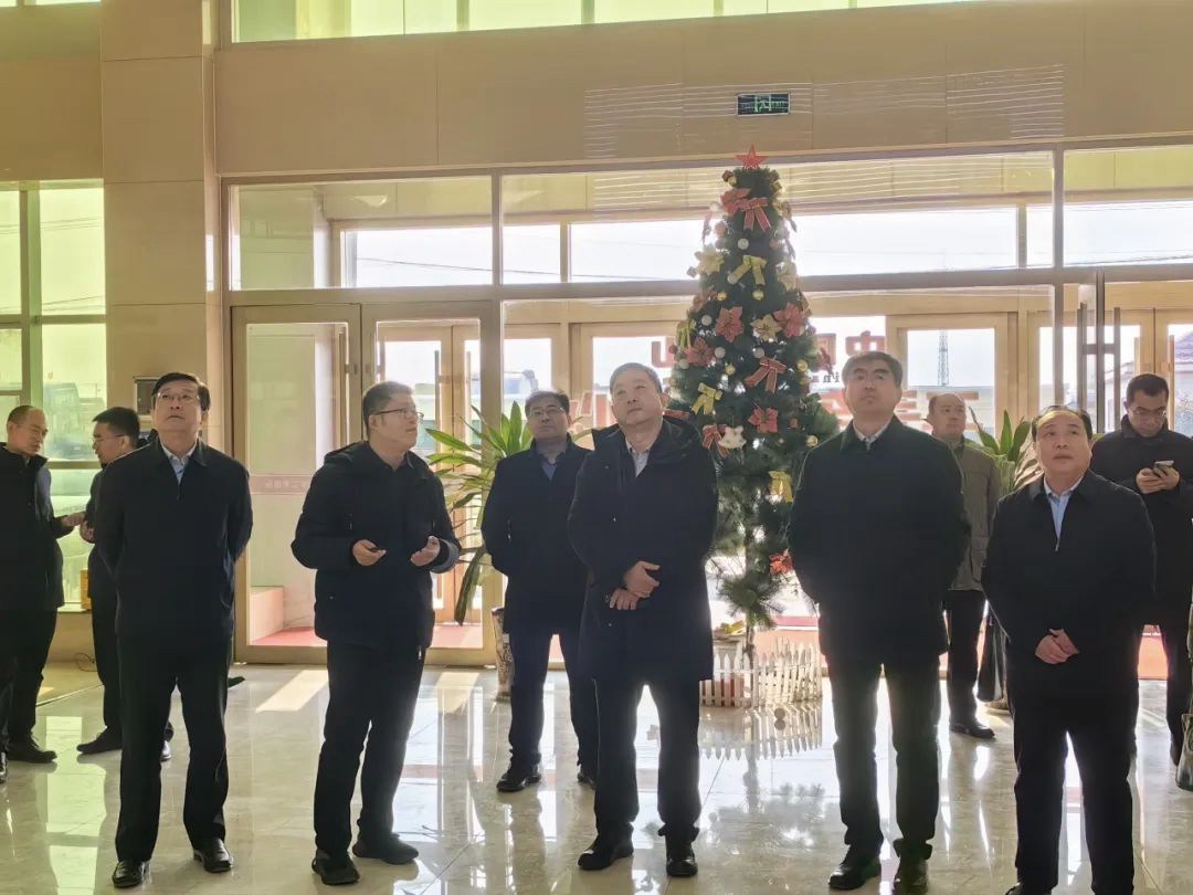 热烈欢迎省商务厅二级巡视员臧耀刚一行莅临蜗牛货车公司参观考察