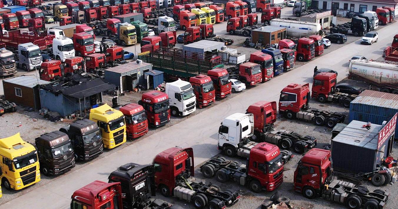 二手货车市场实景