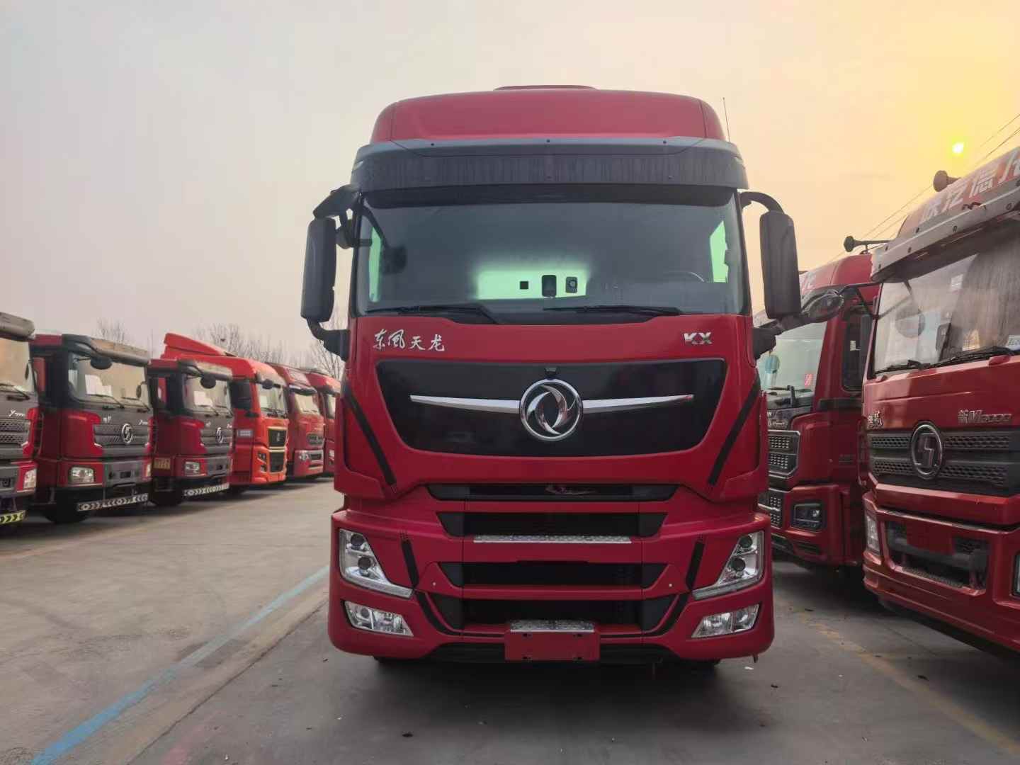 东风天龙旗舰王者600马力ac米兰的体育
