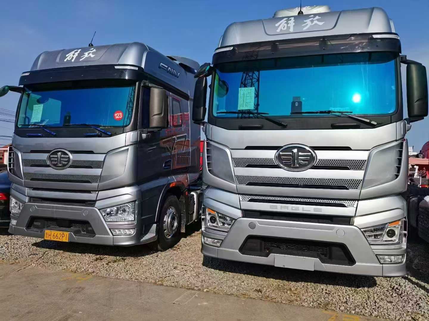 梁山二手车市场现两台优质国六解放大 J7 牵引车