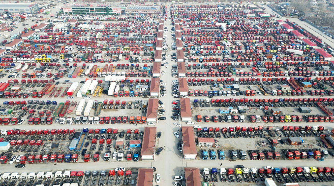 梁山华通ac米兰的体育
市场的情缘：他与她走在了一起